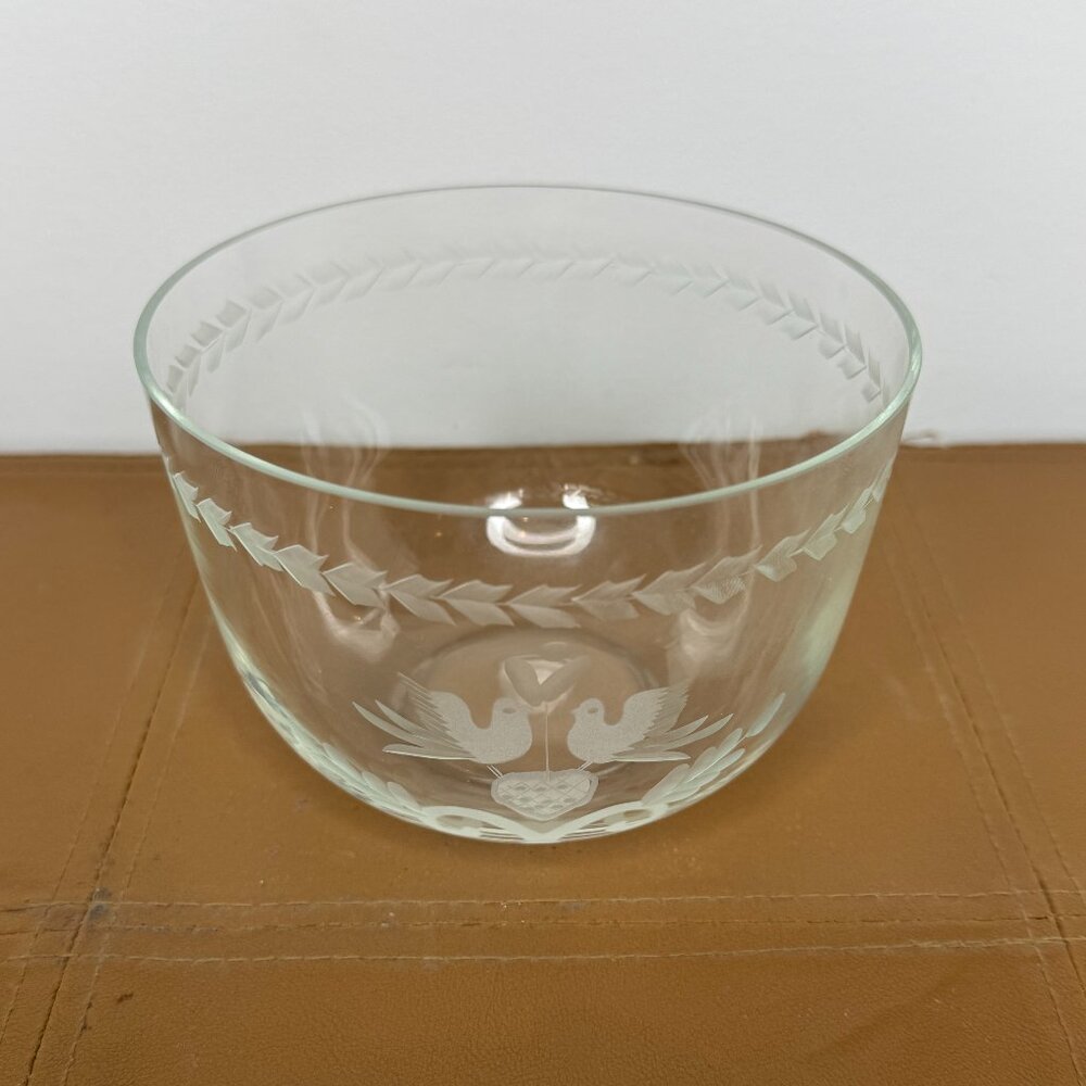 Etched Love Doves & Hearts Bowl With Garland Trim Wedding Birds Love Hearts